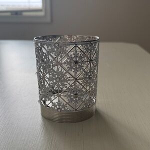 Bath & body Works, silver snowflake single wick candle holder-New with tag